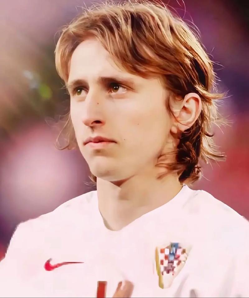 官方：角田凉太朗回归横滨水手；据悉转会费120万镑