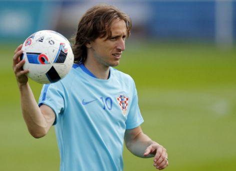 巴萨重返拉卡尔图哈！德容回归、阿劳霍缺阵，弗里克公布贝蒂斯战名单